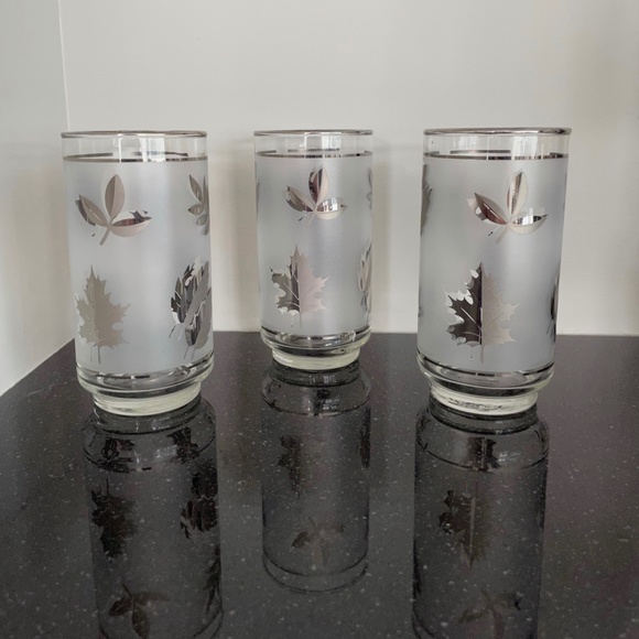 🌟VINTAGE🌟 Libbey Glass Co. Silver Foliage Tumblers - Set of 3 - Picture 4 of 8